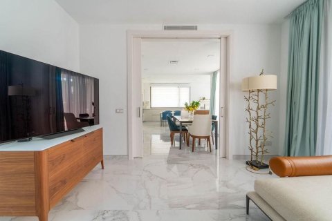 House for sale in Spain 5 bedrooms, 529 sq.m. No. 177841 - photo 18
