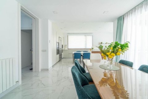 House for sale in Spain 5 bedrooms, 529 sq.m. No. 177841 - photo 20