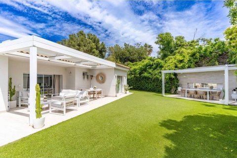 House for sale in Sant Pere de Ribes, Barcelona, Spain 6 bedrooms, 350 sq.m. No. 177843 - photo 8
