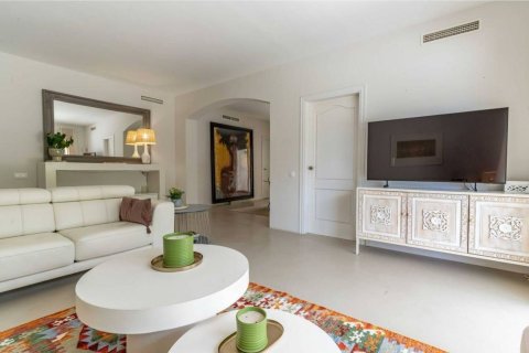 House for sale in Sant Pere de Ribes, Barcelona, Spain 6 bedrooms, 350 sq.m. No. 177843 - photo 19