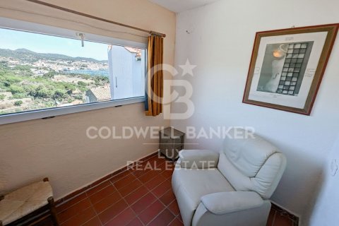 House for sale in Cadaques, Girona, Spain 3 bedrooms, 80 sq.m. No. 160093 - photo 14