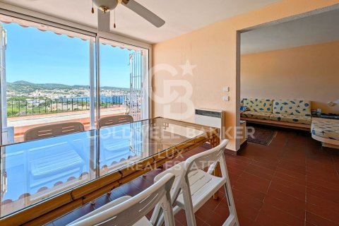 House for sale in Cadaques, Girona, Spain 3 bedrooms, 80 sq.m. No. 160093 - photo 2