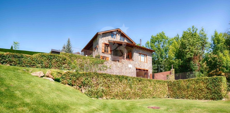 House à Girona, Espagne 4 chambres, 240 m2 No. 160097