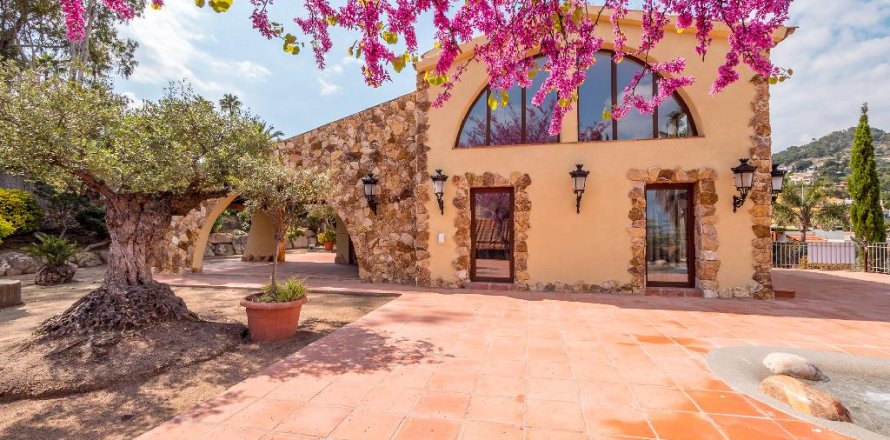 Villa a Blanes, Girona, Spagna 4 camere da letto, 408 mq. N° 180619