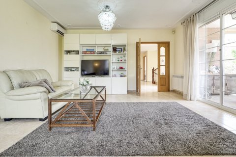 Villa for sale in Cambrils, Tarragona, Spain 5 bedrooms, 310 sq.m. No. 180622 - photo 8