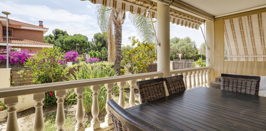 Villa in Cambrils, Tarragona, Spain 5 bedrooms, 310 sq.m. No. 180622