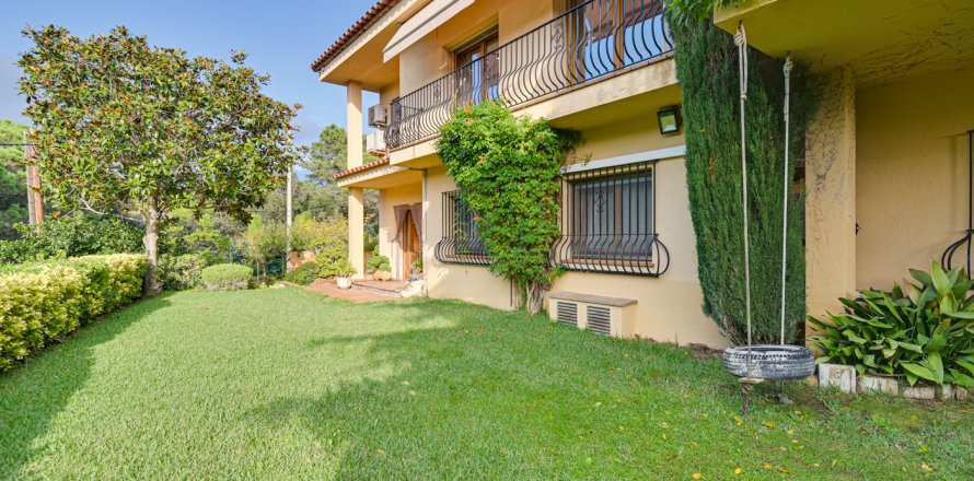 Villa in Lloret de Mar, Girona, Spain 6 bedrooms, 490 sq.m. No. 180625