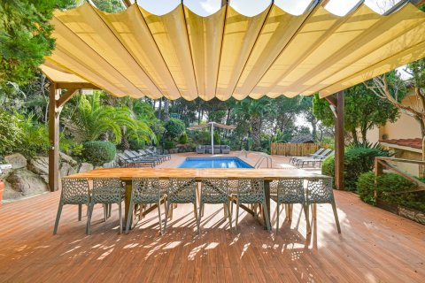 Villa for sale in Lloret de Mar, Girona, Spain 6 bedrooms, 490 sq.m. No. 180625 - photo 3