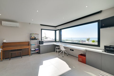 Villa for sale in Santa Susanna, Barcelona, Spain 6 bedrooms, 445 sq.m. No. 180623 - photo 28