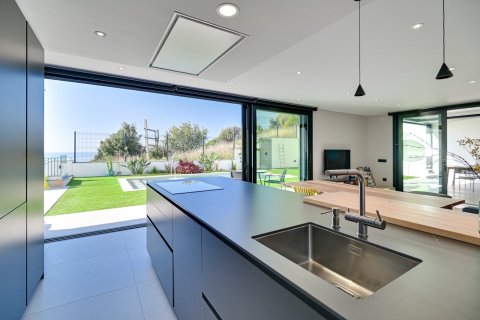 Villa for sale in Santa Susanna, Barcelona, Spain 6 bedrooms, 445 sq.m. No. 180623 - photo 14