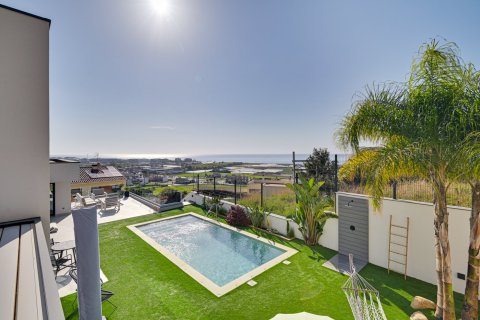 Villa for sale in Santa Susanna, Barcelona, Spain 6 bedrooms, 445 sq.m. No. 180623 - photo 7