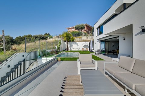 Villa for sale in Santa Susanna, Barcelona, Spain 6 bedrooms, 445 sq.m. No. 180623 - photo 8