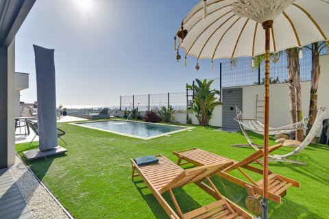 Villa for sale in Santa Susanna, Barcelona, Spain 6 bedrooms, 445 sq.m. No. 180623 - photo 4