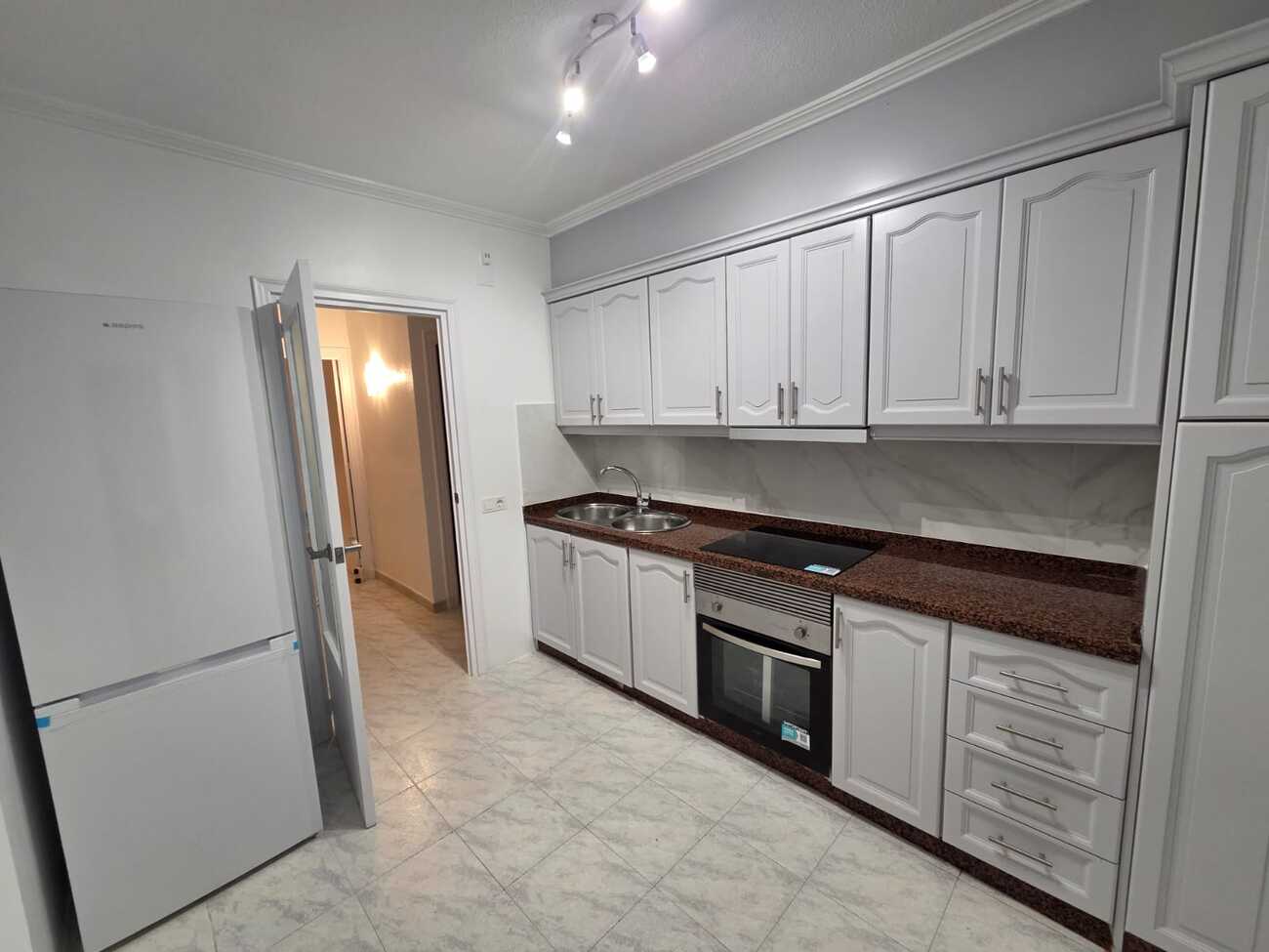 Apartamento en Torrevieja, Alicante, España 3 dormitorios, 95 m2 No. 193191