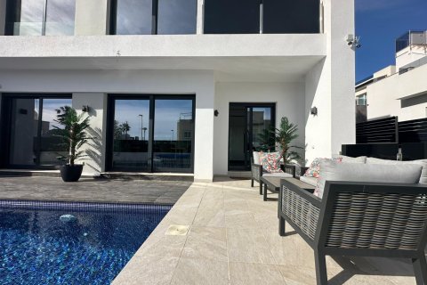 Villa till salu i Torrevieja, Alicante, Spanien 4 sovrum, 196 kvm. Nr. 155502 - foto 2