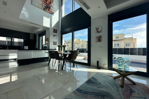 Villa till salu i Torrevieja, Alicante, Spanien 4 sovrum, 196 kvm. Nr. 155502 - foto 6