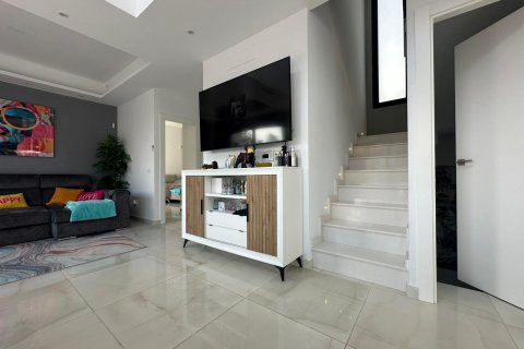 Villa till salu i Torrevieja, Alicante, Spanien 4 sovrum, 196 kvm. Nr. 155502 - foto 8