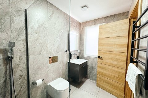 Liikekiinteistö myytävänä Torrevieja, Alicante, Espanja, 12 makuuhuonetta, 347 m2 No. 189000 - kuva 23