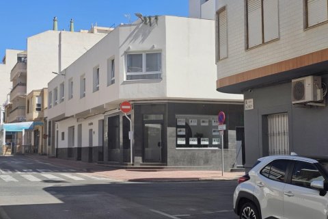 Liikekiinteistö Torrevieja, Alicante, Espanja 12 makuuhuonetta, 347 m2 No. 189000