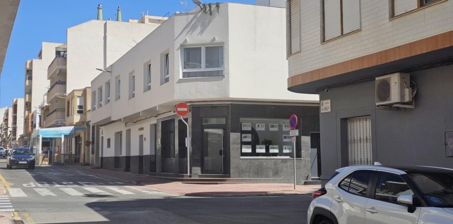 Liikekiinteistö Torrevieja, Alicante, Espanja 12 makuuhuonetta, 347 m2 No. 189000
