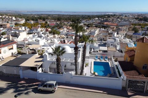 Villa a Villamartin, Alicante, Spagna 2 camere da letto, 75 mq. N° 188998