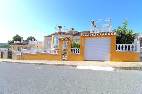 Продажа виллы в Сан-Мигель-де-Салинас, Аликанте, Испания 3 спальни, 90м2 №196438 - фото 2