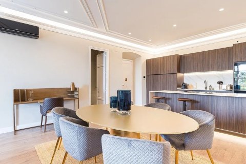 Apartamento en venta en Barcelona, España 2 dormitorios, No. 140805 - foto 7