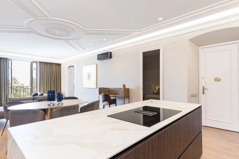 Apartamento en venta en Barcelona, España 2 dormitorios, No. 140805 - foto 13