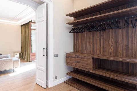 Apartamento en venta en Barcelona, España 2 dormitorios, No. 140805 - foto 18