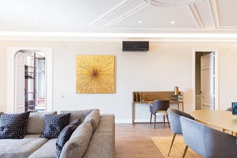 Apartamento en venta en Barcelona, España 2 dormitorios, No. 140805 - foto 8