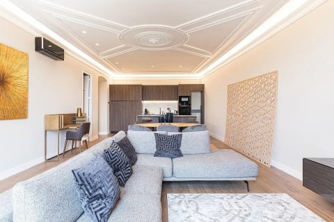 Apartamento en venta en Barcelona, España 2 dormitorios, No. 140805 - foto 3