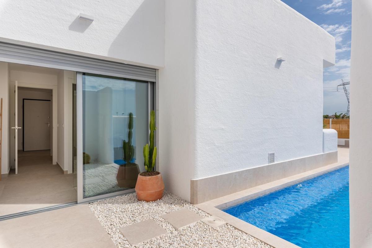 Villa à Los Alcazares, Murcia, Espagne 3 chambres, 121 m2 No. 97468