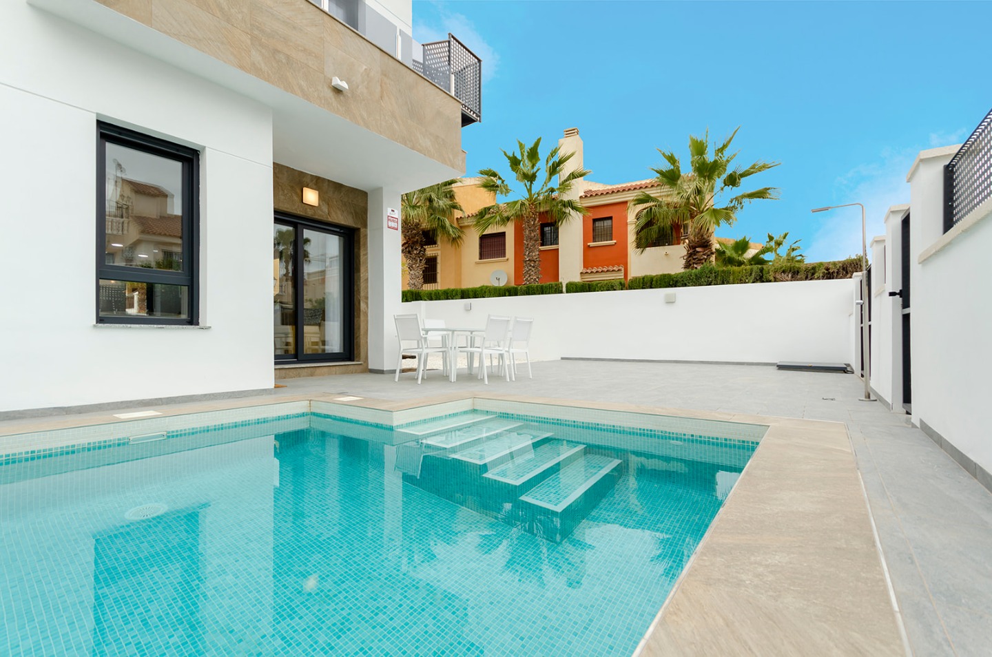 Villa a Torrevieja, Alicante, Spagna 3 camere da letto, 98 mq. N° 97464
