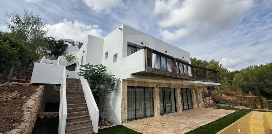 Villa in Javea, Alicante, Spain 3 bedrooms, 250 sq.m. No. 160058