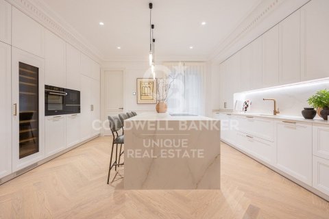 Apartament w Madrid, Hiszpania 3 sypialnie, 499 mkw. nr 160062 – zdjęcie 24