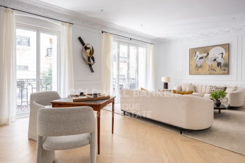 Apartament w Madrid, Hiszpania 3 sypialnie, 499 mkw. nr 160062 – zdjęcie 6