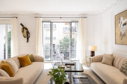 Apartment in Madrid, Spain 3 bedrooms, 499 sq.m. No. 160062