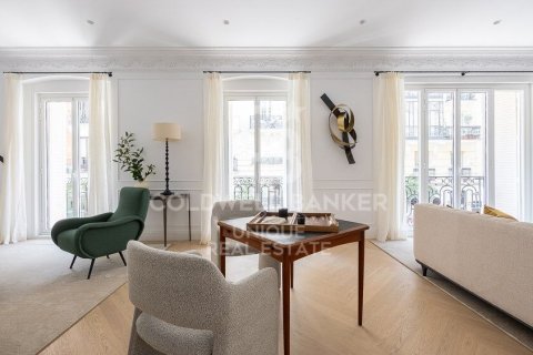 Apartament w Madrid, Hiszpania 3 sypialnie, 499 mkw. nr 160062 – zdjęcie 11