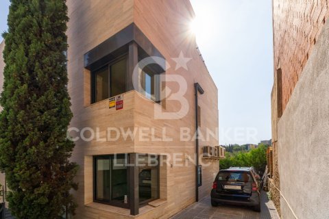 Продажа дома в Барселона, Испания 3 спальни, 172м2 №160060 - фото 2