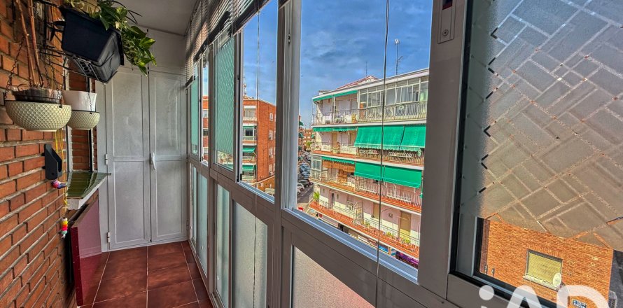 Apartment à Madrid, Espagne 3 chambres, 101 m2 No. 188196