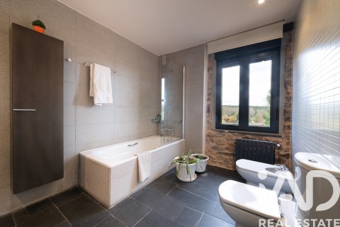 Продажа дома в Леон, Испания 5 спален, 707м2 №152798 - фото 11