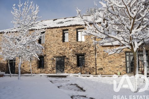 Продажа дома в Леон, Испания 5 спален, 707м2 №152798 - фото 28