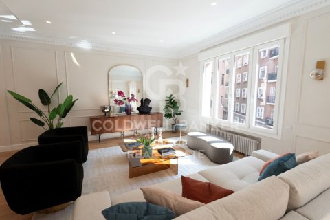 Huoneisto myytävänä Madrid, Espanja, 3 makuuhuonetta, 185 m2 No. 157789 - kuva 2