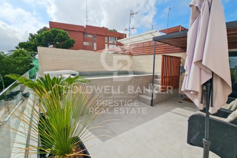 House for sale in Esplugues de Llobregat, Barcelona, Spain 4 bedrooms, 250 sq.m. No. 157792 - photo 2