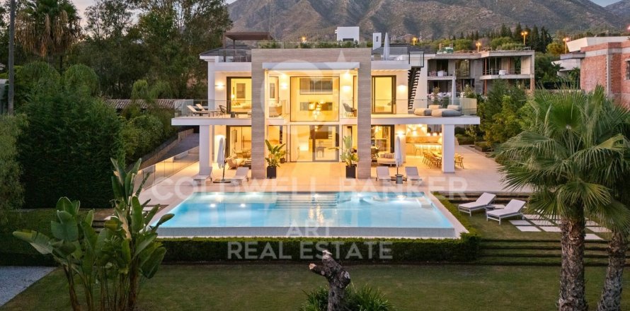 Casa a Marbella, Malaga, Spagna 6 camere da letto, 611 mq. N° 157794