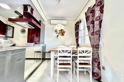Apartamento en venta en Torrevieja, Alicante, España 2 dormitorios, 78 m2 No. 189425 - foto 12