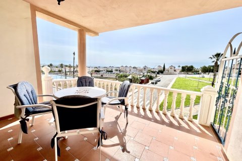 Apartamento en venta en Torrevieja, Alicante, España 2 dormitorios, 78 m2 No. 189425 - foto 3