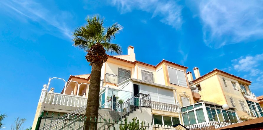 Apartamento en Torrevieja, Alicante, España 2 dormitorios, 78 m2 No. 189425
