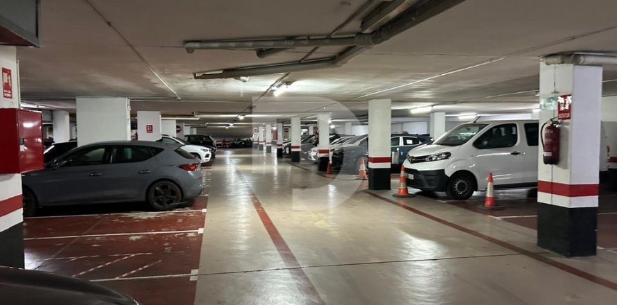 Commercial property in L'Eixample, Barcelona, Spain 14600 sq.m. No. 154910