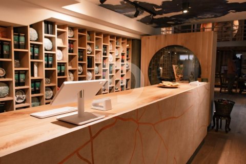 Tienda al por menor en Barcelona, España 150 m2 No. 154908